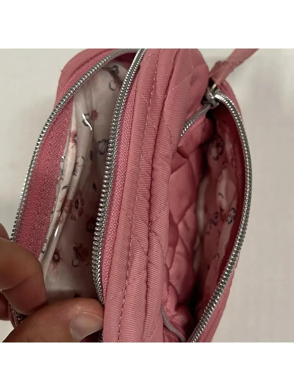 Vera Bradley Cosmetic Bag Quilted Lined Interior Pink Iconic Strawberry Ice